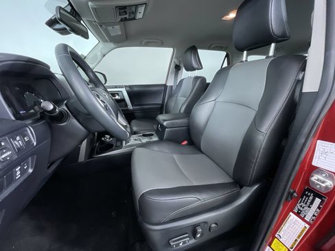 Used 2022 Toyota 4Runner SR5 Premium AWD/4WD image 17