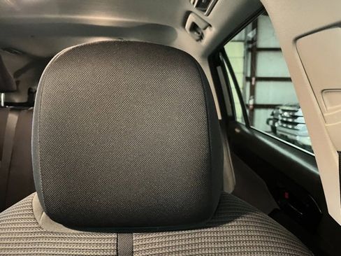 Used 2024 Toyota Highlander LE image 15