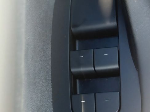 Used 2024 Tesla Model Y Performance image 29