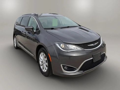 Used 2019 Chrysler Pacifica Touring-L FWD image 1