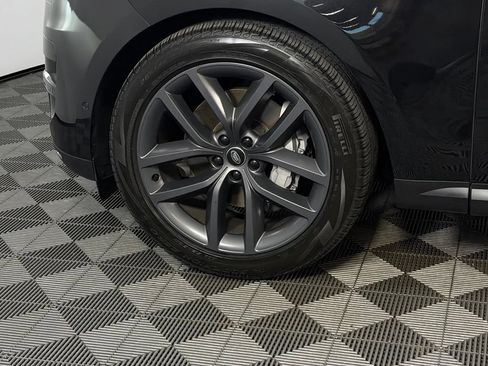 Used 2025 Land Rover Range Rover Sport SE AWD/4WD image 10