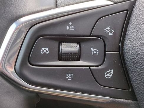 Used 2025 Chevrolet Trax LT w/ Driver Confidence Package FWD image 20