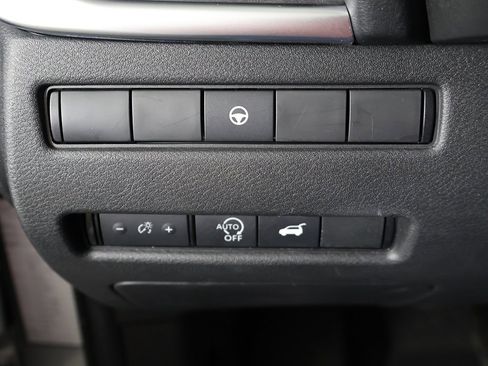 Used 2024 Nissan Rogue SV image 31