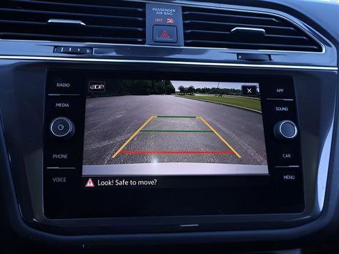 Certified 2023 Volkswagen Tiguan SE FWD image 28