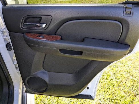 Used 2014 GMC Yukon SLE image 31