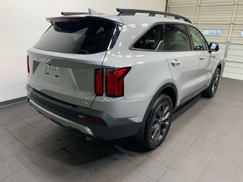 Used 2023 Kia Sorento SX Prestige image 3