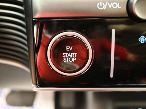 Used 2025 Hyundai Ioniq 5 SEL image 30