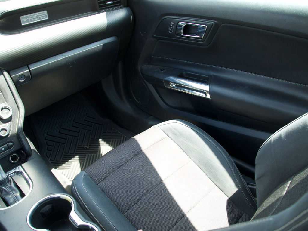 Used 2015 Ford Mustang Convertible RWD image 13