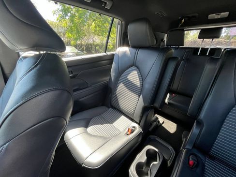Used 2025 Toyota Highlander XSE AWD/4WD image 42