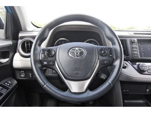 Used 2016 Toyota RAV4 XLE w/ Convenience Package FWD image 16