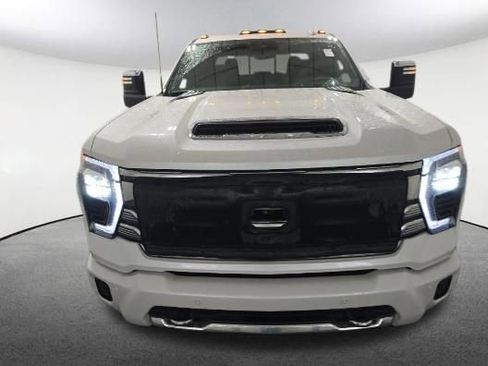 Used 2024 Chevrolet Silverado 2500 High Country w/ Technology Package image 2