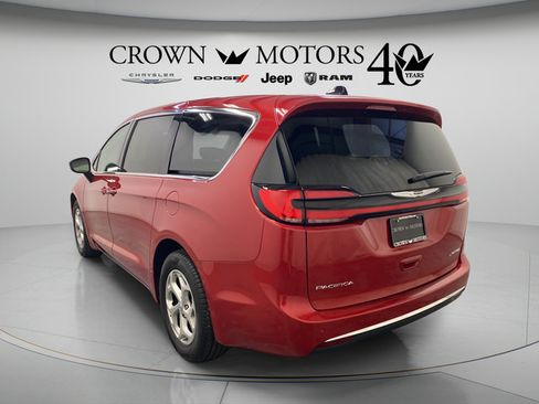 Used 2024 Chrysler Pacifica Limited FWD image 12