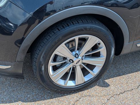 Used 2019 Ford Explorer Limited w/ Ford Safe & Smart Package FWD image 29