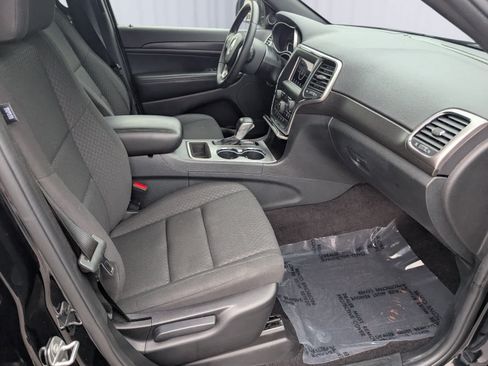 Used 2018 Jeep Grand Cherokee Laredo AWD/4WD image 10