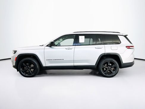 Used 2023 Jeep Grand Cherokee L Limited w/ Black Appearance Package AWD/4WD image 4