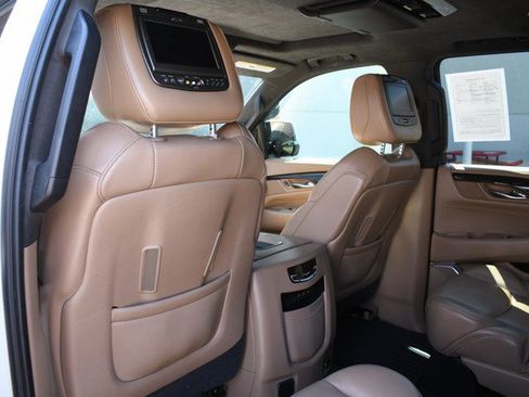 Used 2018 Cadillac Escalade Platinum AWD/4WD image 22