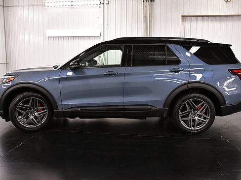 Used 2025 Ford Explorer ST AWD/4WD image 4