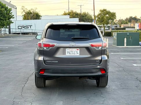 Used 2014 Toyota Highlander LE FWD image 4