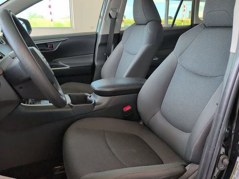 Used 2024 Toyota RAV4 LE AWD/4WD image 13