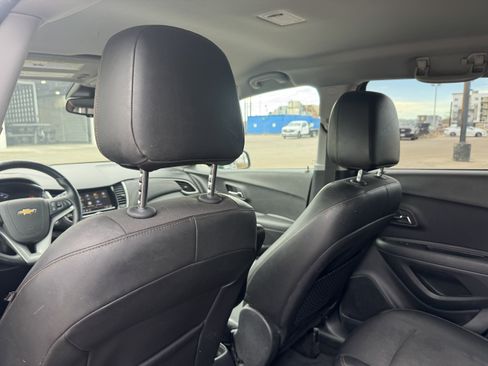 Used 2018 Chevrolet Trax LT w/ LT Convenience Package image 14