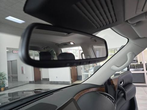Used 2024 Nissan Armada SL image 41