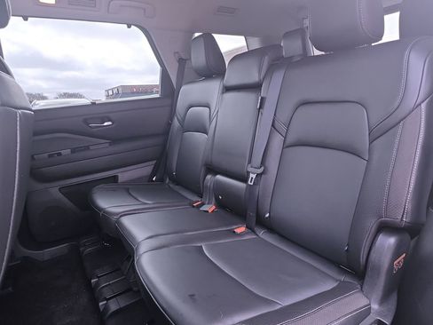 Used 2023 Nissan Pathfinder SL w/ Black Appearance Package image 18