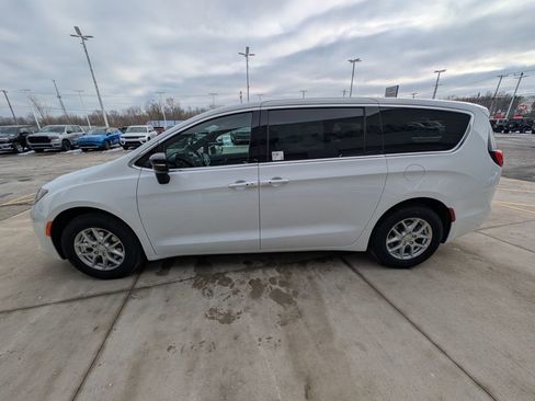 New 2026 Chrysler Voyager LX image 7