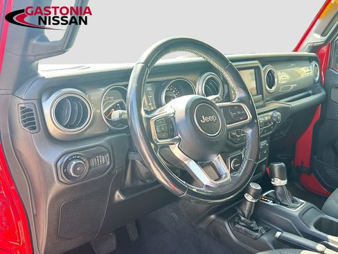 Used 2019 Jeep Wrangler Unlimited Sahara AWD/4WD image 25