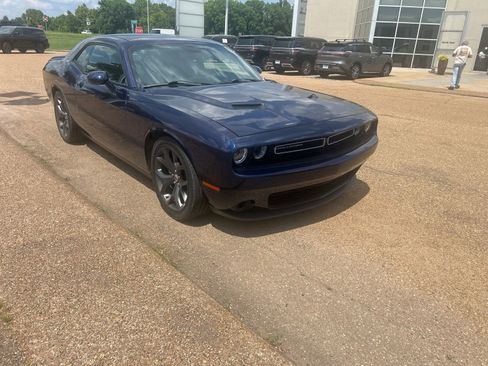 Used 2017 Dodge Challenger SXT w/ Sound Group RWD image 5