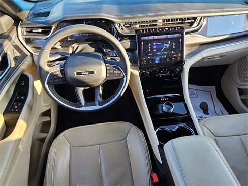 Used 2023 Jeep Grand Cherokee Limited w/ Luxury Tech Group II image 7