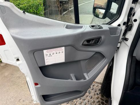 Used 2018 Ford Transit 250 138 RWD image 11