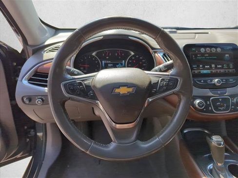 Used 2018 Chevrolet Malibu LT w/ Leather Package FWD image 24