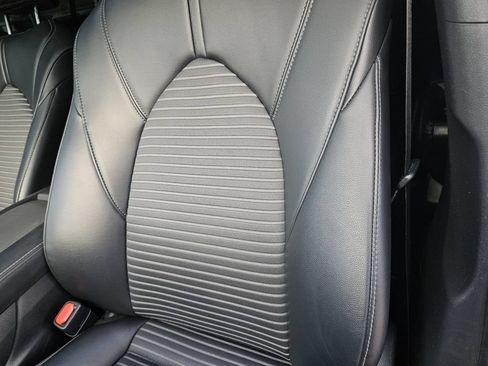 Used 2023 Toyota Highlander XSE FWD image 16