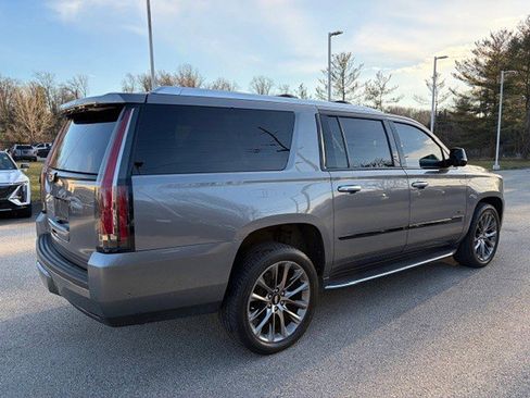 Used 2020 Cadillac Escalade ESV Luxury w/ Escalade Sport Edition image 3