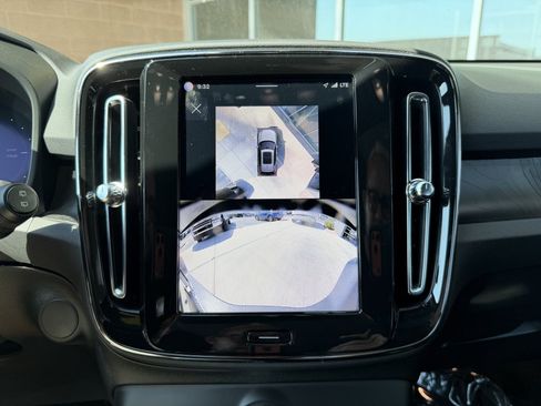 Used 2024 Volvo XC40 Recharge Plus w/ Protection Package Premier RWD image 19