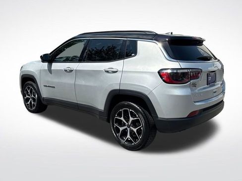 Used 2025 Jeep Compass Limited AWD/4WD image 3