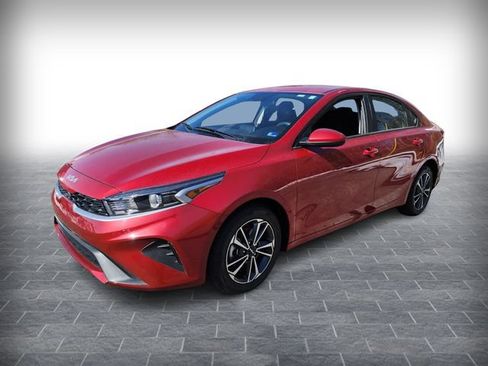 Used 2024 Kia Forte LXS FWD image 3