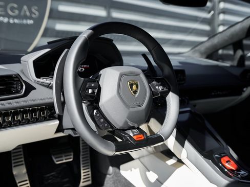 Used 2022 Lamborghini Huracan EVO image 35