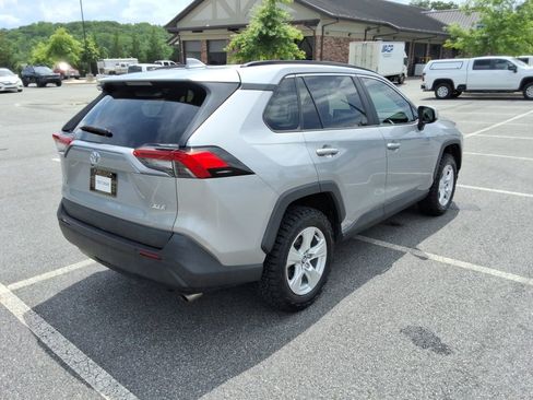 Used 2020 Toyota RAV4 XLE w/ Convenience Package FWD image 5