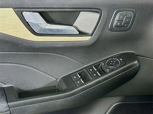 Used 2022 Ford Escape Titanium w/ Titanium Premium Package image 10