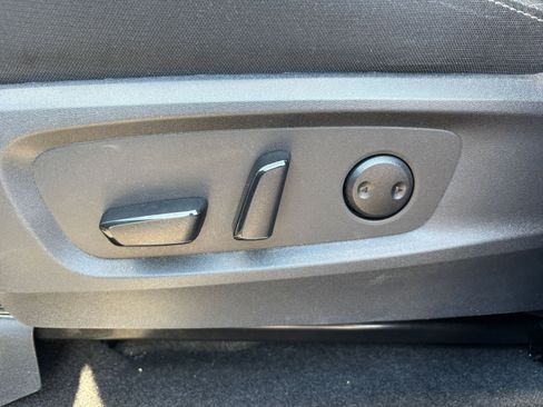 Used 2025 Nissan Pathfinder SV FWD image 22