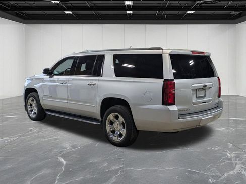 Used 2019 Chevrolet Suburban Premier AWD/4WD image 3
