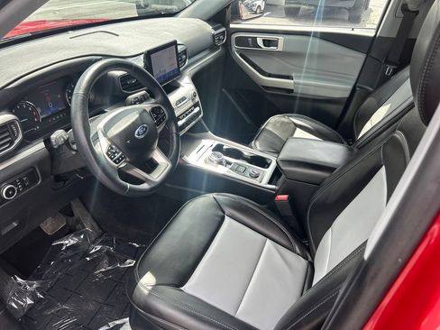 Used 2024 Ford Explorer XLT w/ Equipment Group 202A AWD/4WD image 11