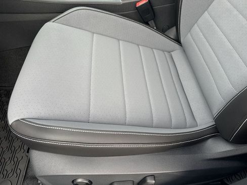 New 2026 Volkswagen Jetta SE FWD image 9