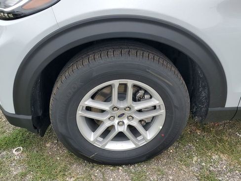 New 2026 Ford Explorer Active RWD image 18