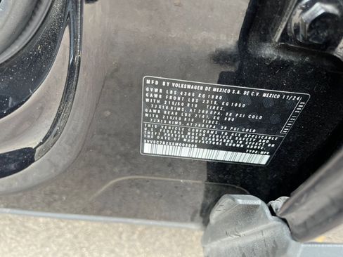 Used 2025 Volkswagen Taos SE image 30