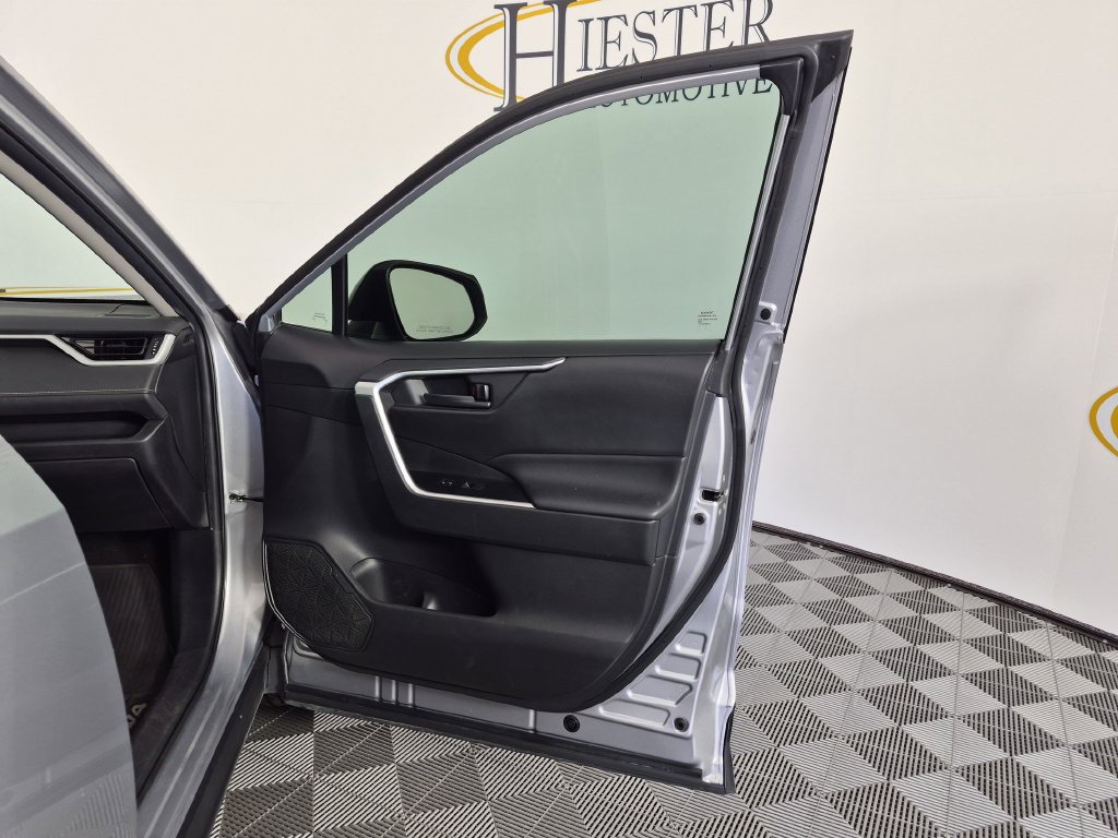 Used 2021 Toyota RAV4 LE FWD image 34