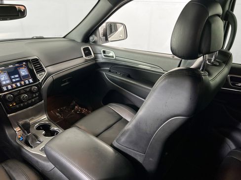 Used 2022 Jeep Grand Cherokee Limited image 24