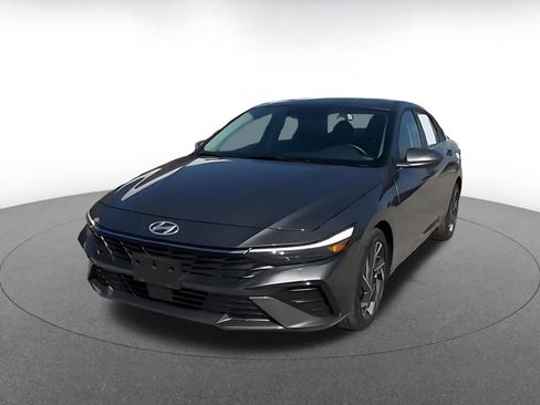Used 2025 Hyundai Elantra SEL image 7