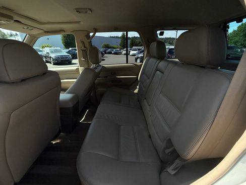 Used 2001 Nissan Pathfinder LE AWD/4WD image 16
